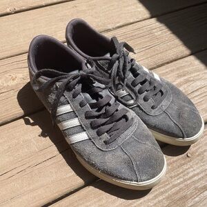Adidas Sneakers - Suede - Neo Courtset